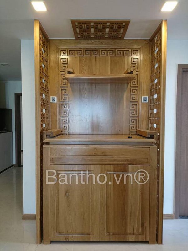 Mẫu tủ thờ đẹp gỗ sồi sơn màu vàng cho nhà chung cư diện tích hạn chế.
